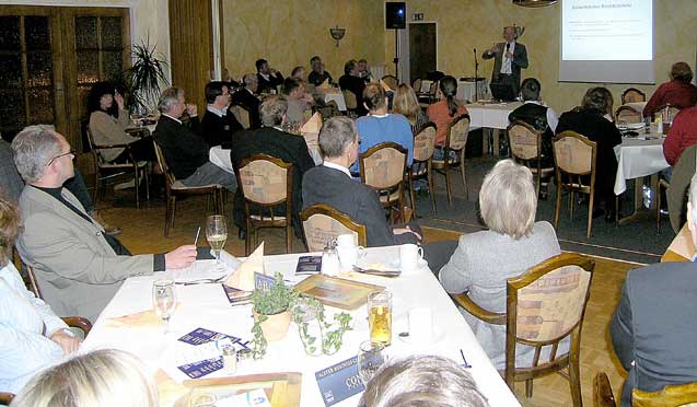 Volles Haus beim ALSTER BUSINESS CLUB. Das Motto "Wider der Abmahnung" zog zahlreiche Unternehmer, Manager und F&uuml;hrungskr&auml;fte aus der Metropolregion in den Lindenhof nach Norderstedt.